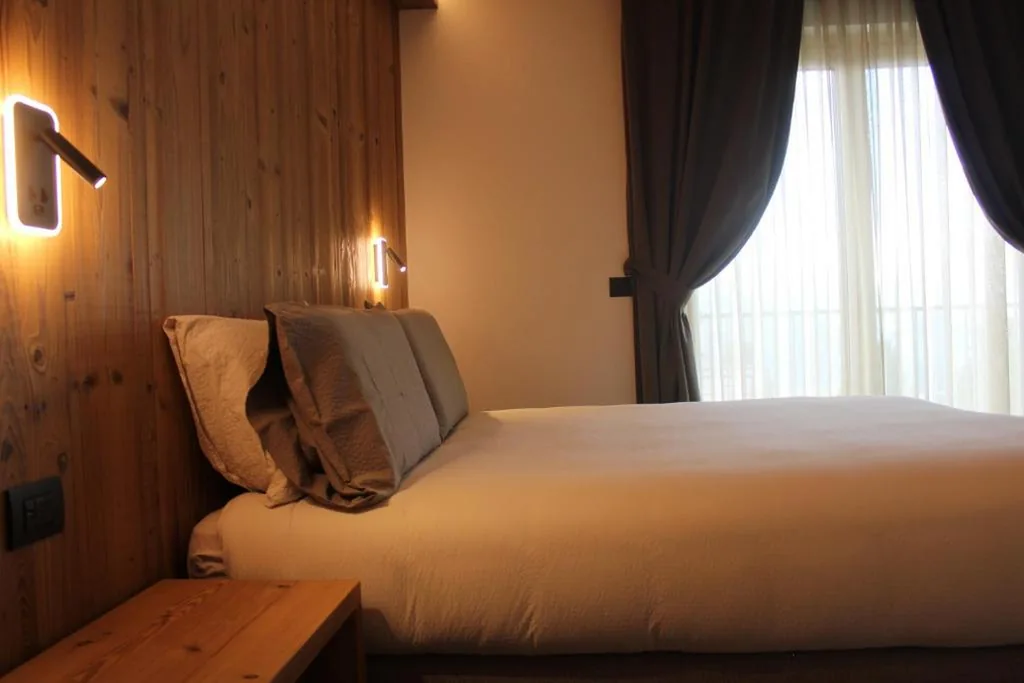 Deluxe Double/Twin Room with Mountain View — Oltre Alpine Hotel