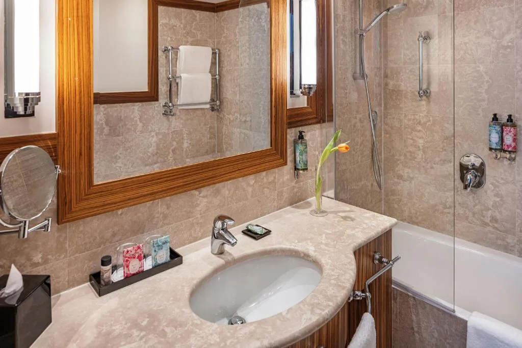 Camera Deluxe Matrimoniale/Doppia con Letti Singoli — Starhotels Anderson