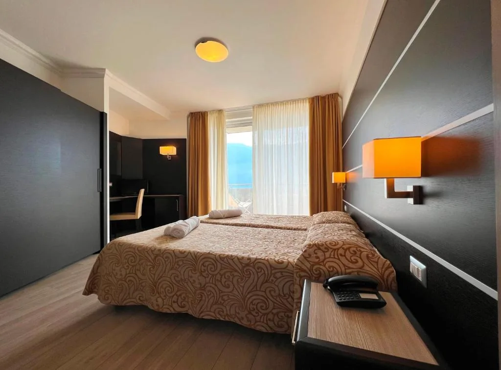 Deluxe Double Room/Twin Room with Lake View — Village Bazzanega – Montagnoli Group