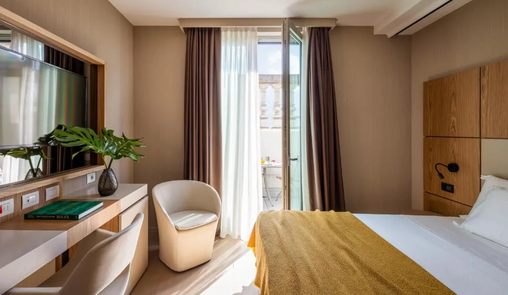 Deluxe Premium Room — Hotel Cristoforo Colombo Member of Preferred Hotels & Resorts