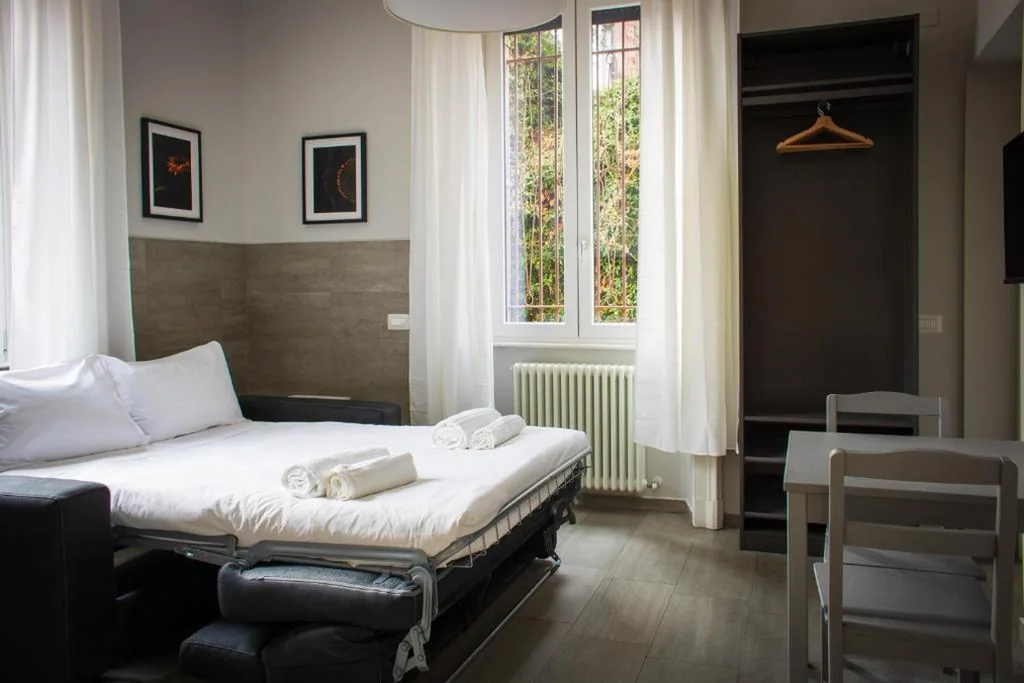 Deluxe Room — RRRapido Holy Suites and Rooms – Via Sardegna