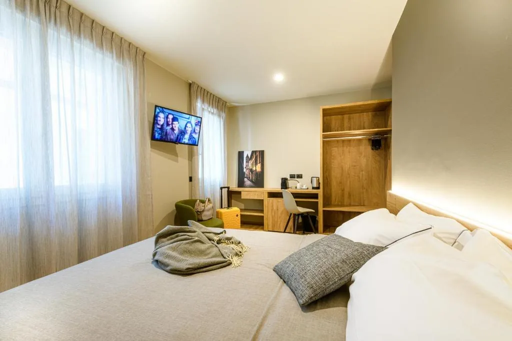Deluxe Room — SANMARTINO SUITE