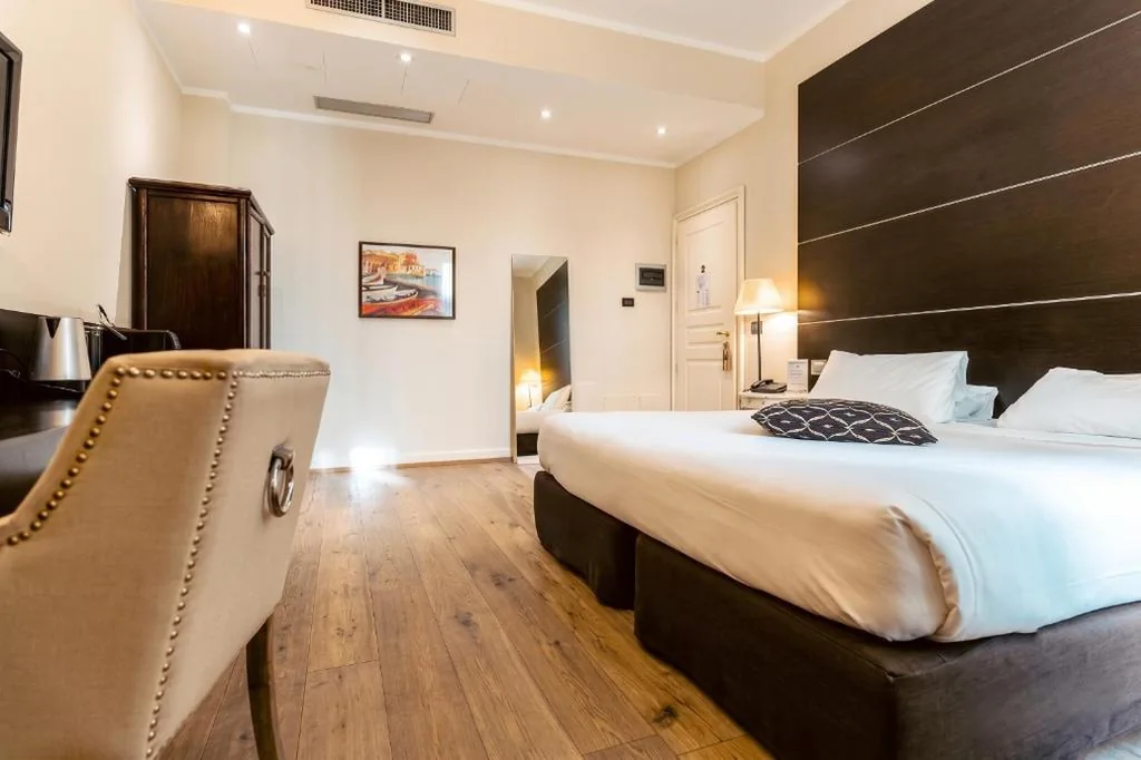 Camera Deluxe — TownHouse 33 Boutique Hotel