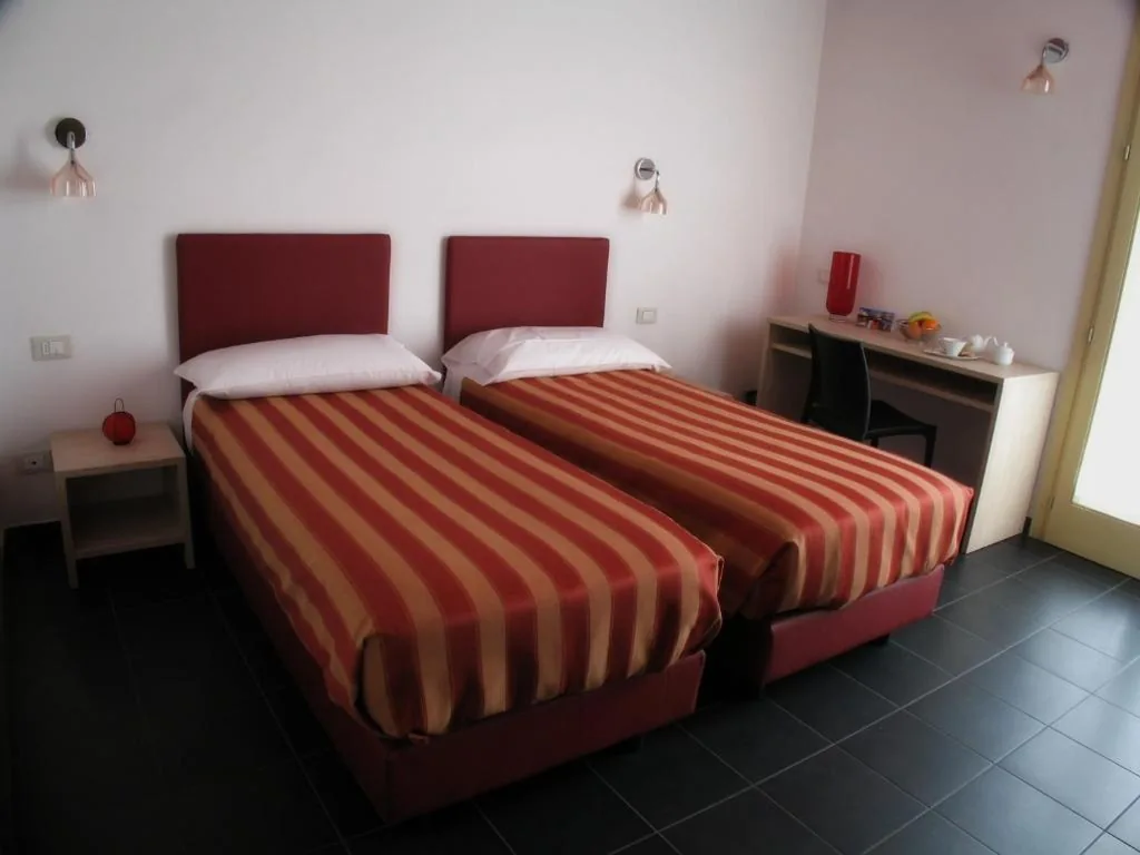 Double Room with Single Beds — 6 Porte Guesthouse