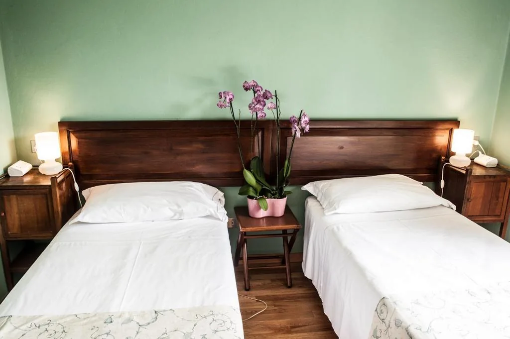 Camera Doppia con Letti Singoli — Albergo Bologna