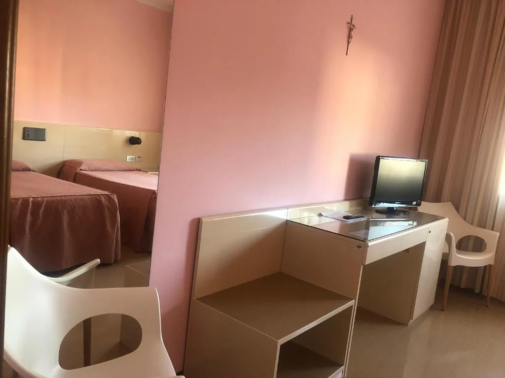 Camera Doppia con Letti Singoli — Albergo Casa dell’Ospite