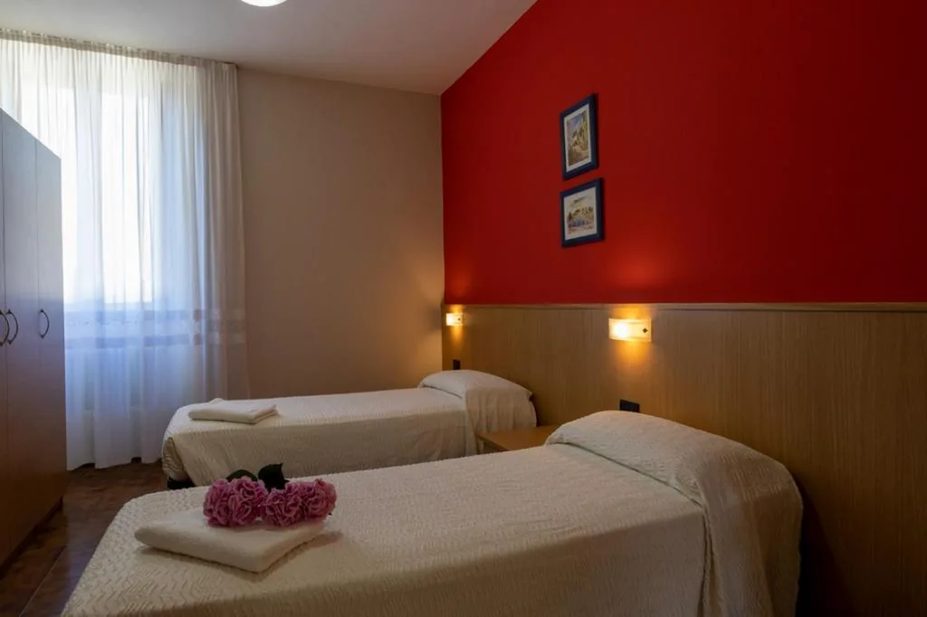 Camera Doppia con Letti Singoli — Albergo San Michele