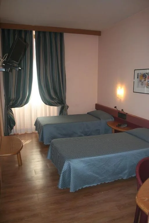 Camera Doppia con Letti Singoli — Albert Hotel