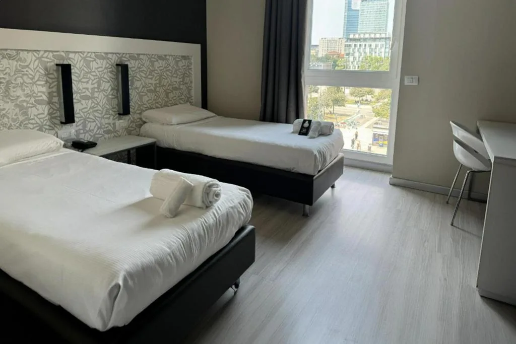 Camera Doppia con Letti Singoli — B&B Hotel Milano Aosta