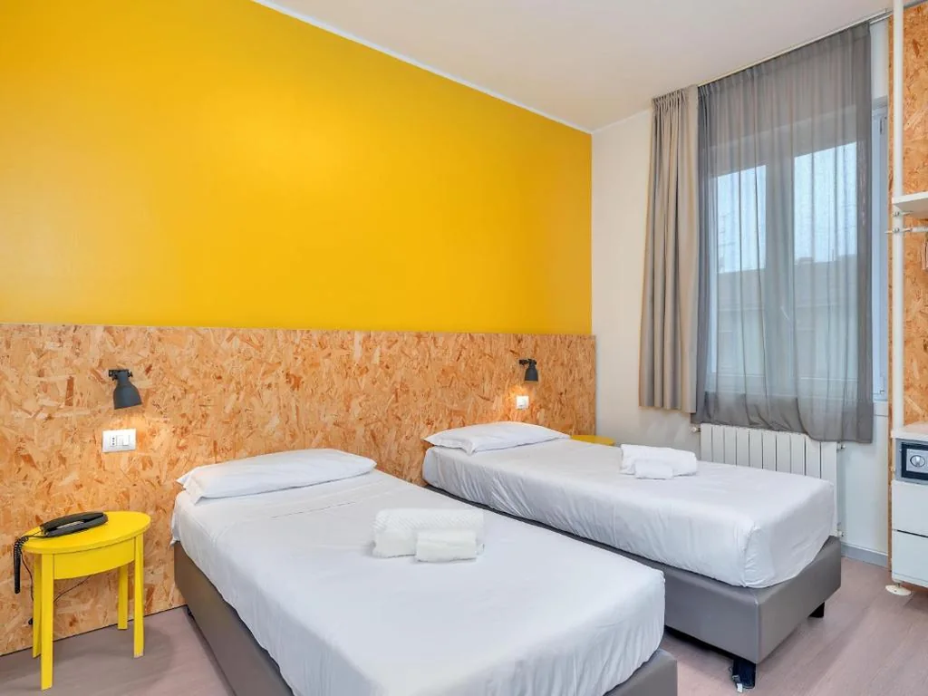 Camera Doppia con Letti Singoli — B&B HOTEL Milano Ornato