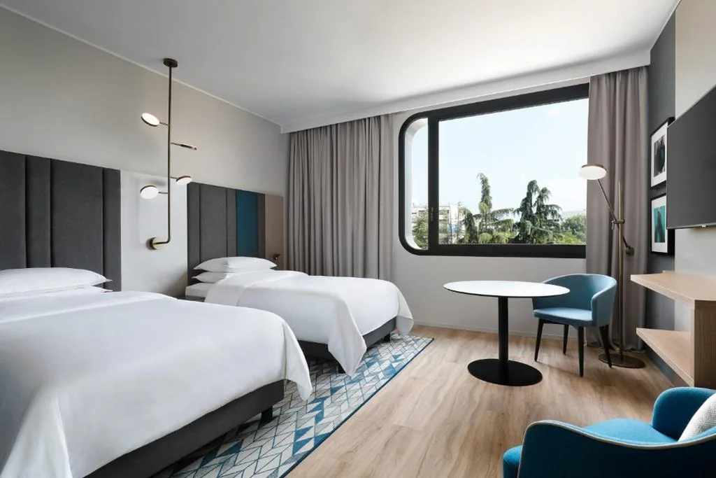 Camera Doppia con Letti Singoli con Accesso al Club Lounge — Sheraton Milan San Siro