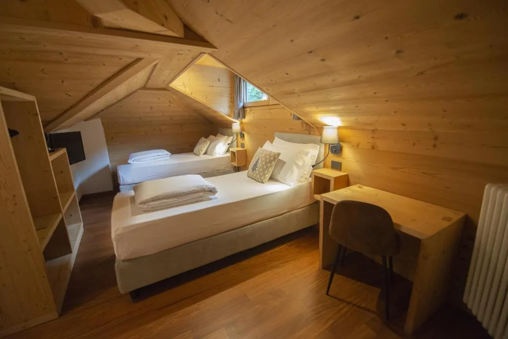 Twin Room with Disabled Access — Grey Castle garnì&suite