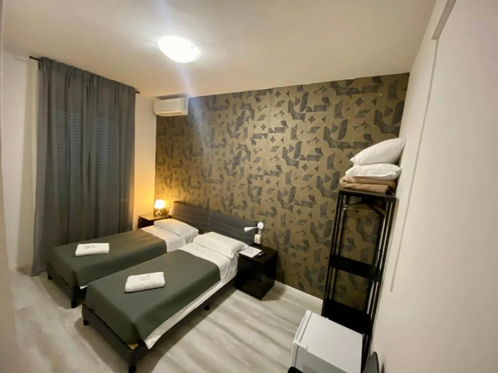Twin Room with Private Bathroom — Guest House Pirelli Milano