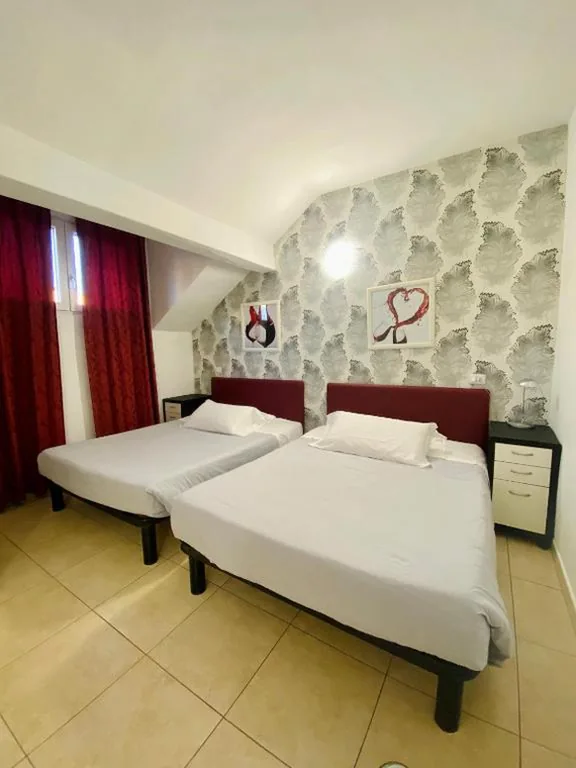 Twin Room with Private Bathroom — Hotel RossoVino Milano