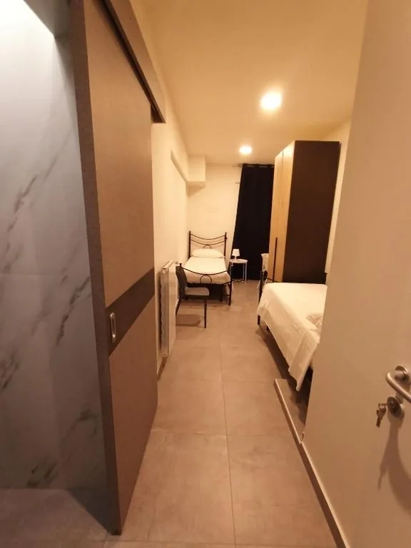 Camera Doppia con Letti Singoli con Bagno Privato — La Sosta