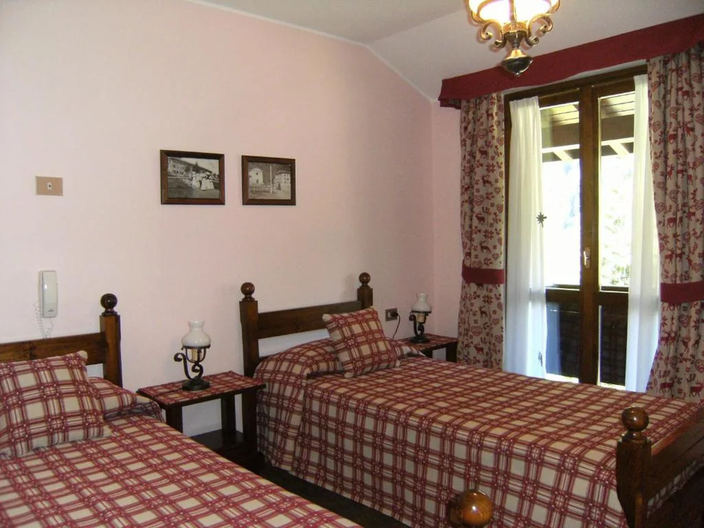 Twin Room with Balcony — Albergo Thurwieser