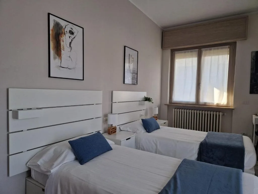 Camera Doppia con Letti Singoli con Balcone — BGY Airport House Grassobbio