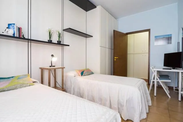 Double Room with Single Beds with Balcony — Duomo 15 minuti