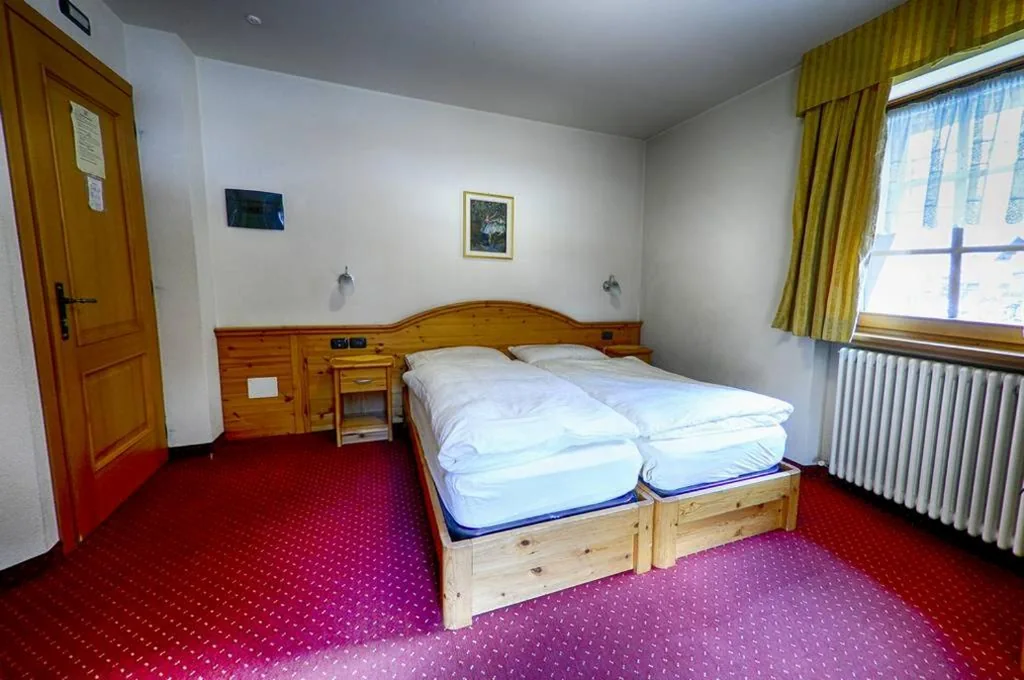 Double Room with Single Beds and Balcony — Garni Baita Cecilia