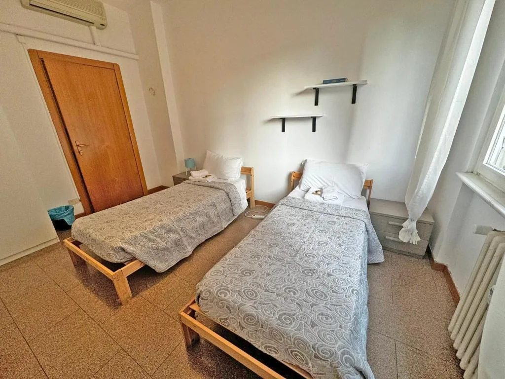 Twin Room with Shared Bathroom — Como City Life