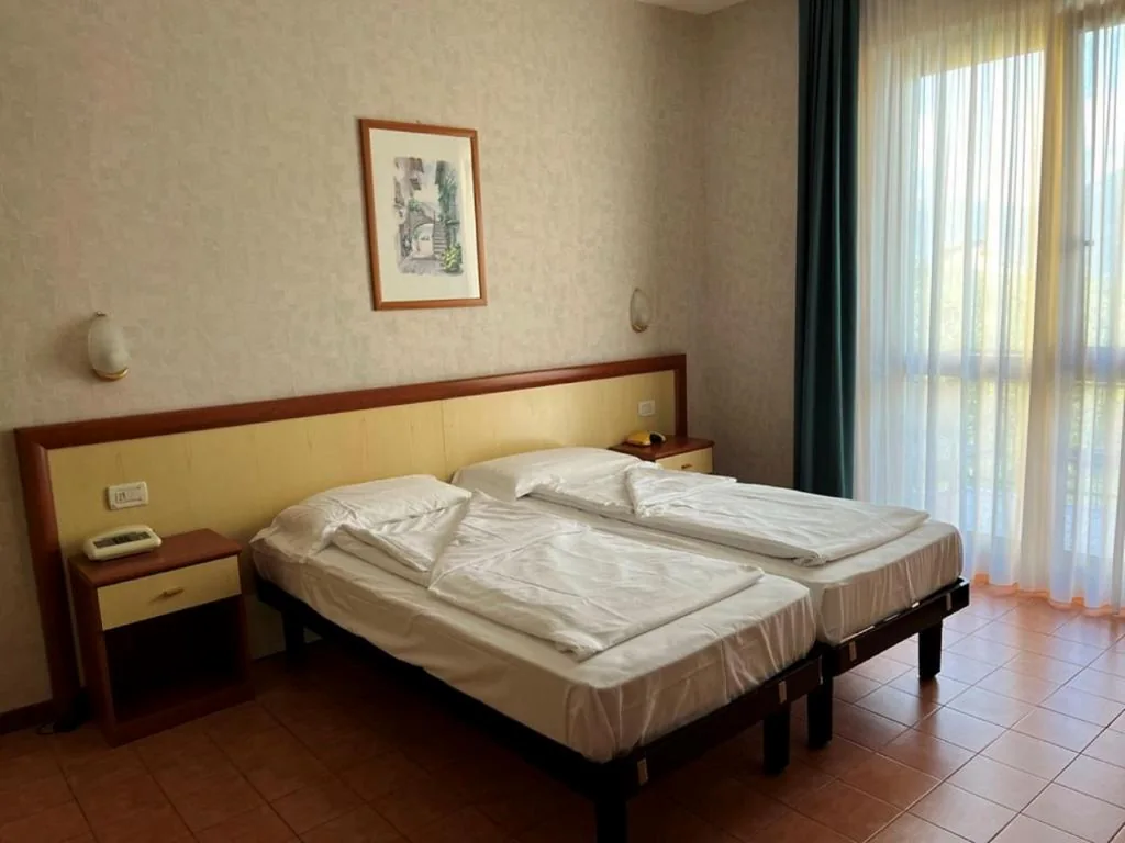 Twin Room with Lake View — Hotel Florida