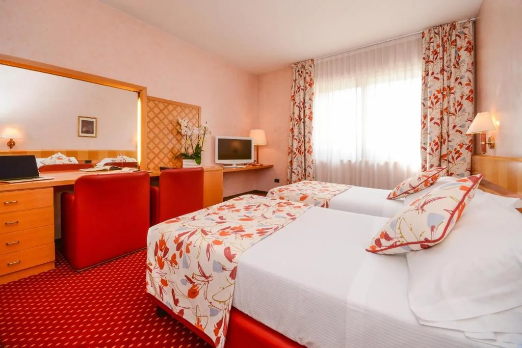 Camera Doppia con Letti Singoli con Vista Lago — Hotel Oliveto