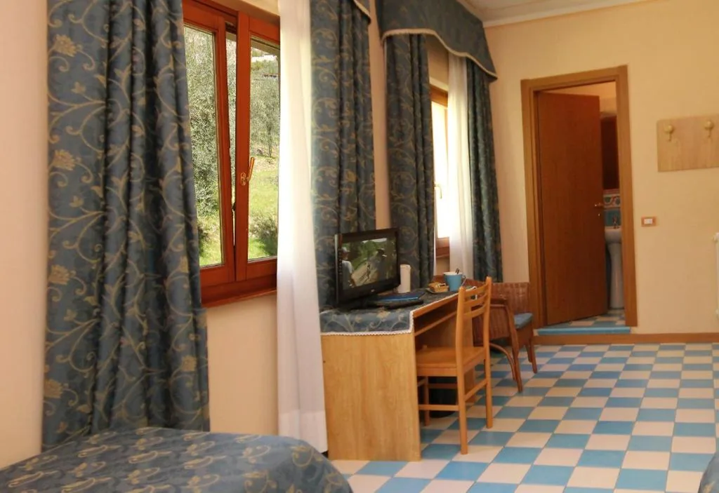 Twin Room with Mountain View — Hotel Locanda Ruscello Garnì