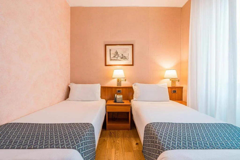 Camera Doppia con Letti Singoli — Crystal Hotel Varese