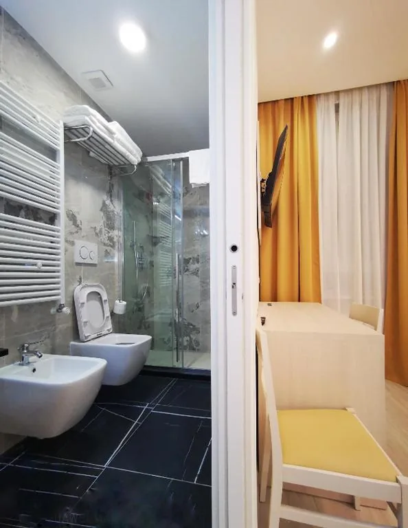 Twin Room — CSI Group – Hotel Metropoli