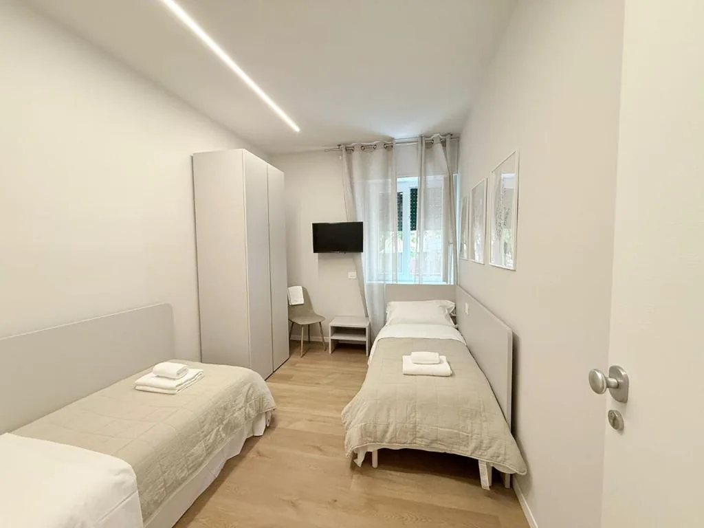 Twin Room with Shared Bathroom — Bergamoinluxe