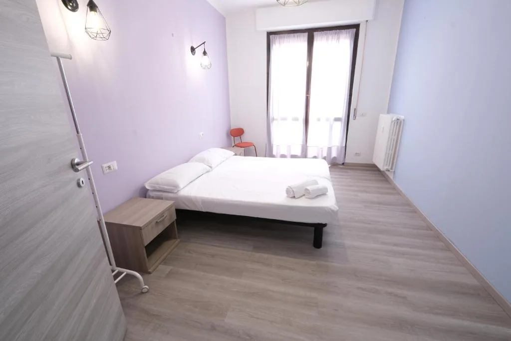 Double Room with Single Beds and Shared Bathroom — Hostel 3
