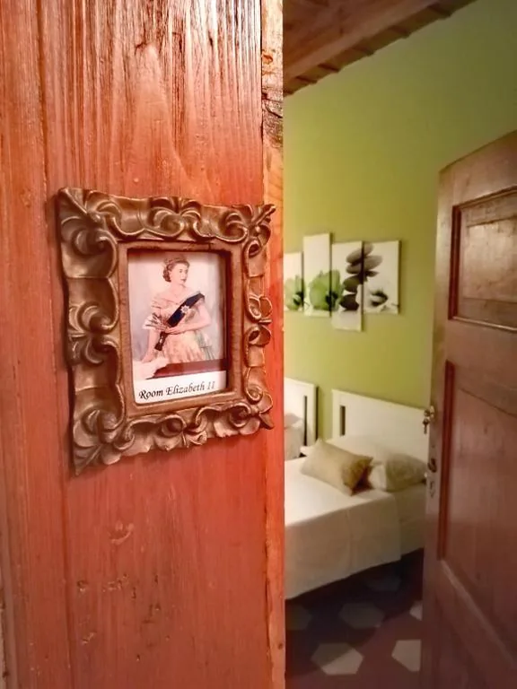 Twin Room with Single Beds and Shared Bathroom — Il rifugio di Elizabeth