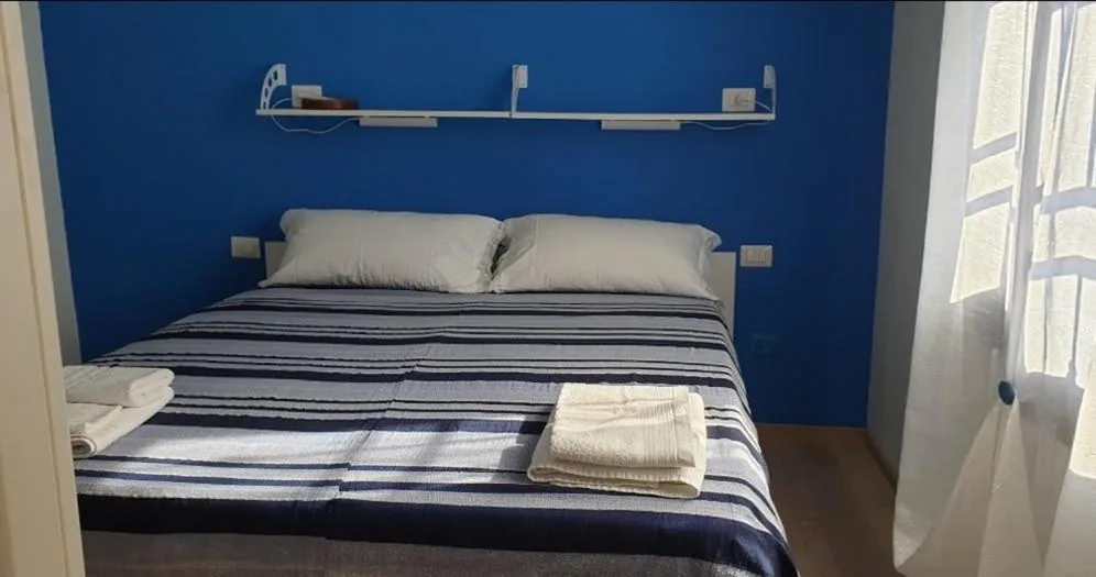 Camera Doppia con Letti Singoli e Bagno in Comune — Monteceneri 9 B&b