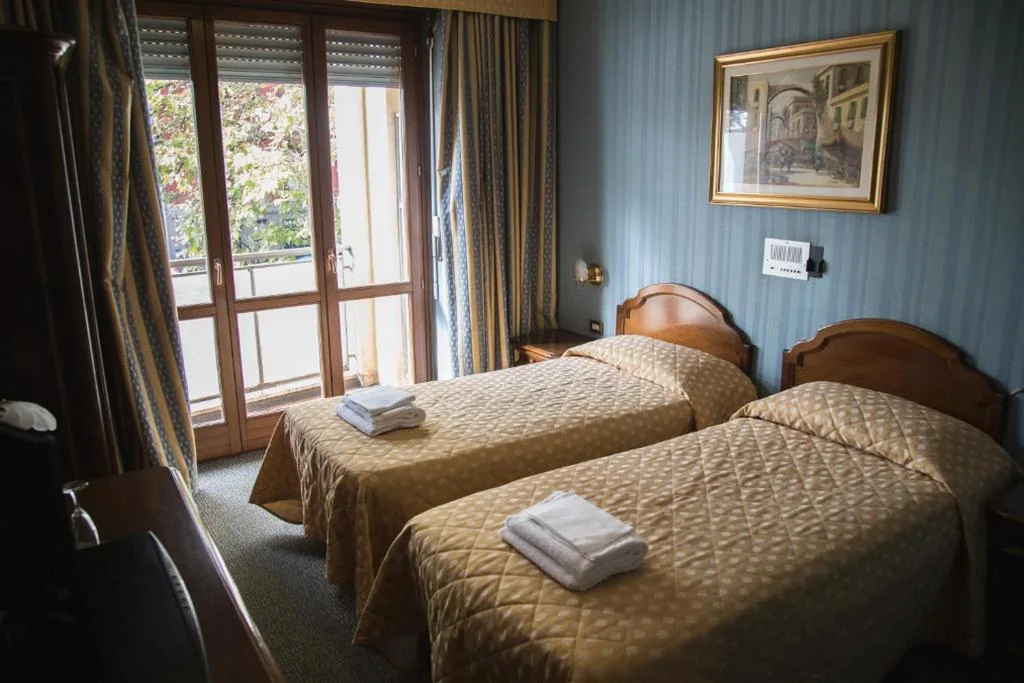 Camera Doppia con Letti Singoli — Hotel Accursio