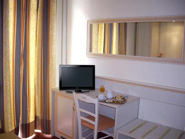 Camera Doppia con Letti Singoli — Hotel Adler