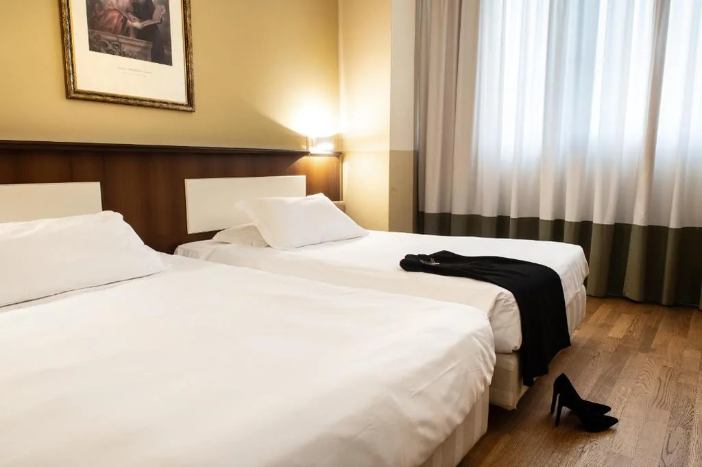 Twin Room — Hotel Alga