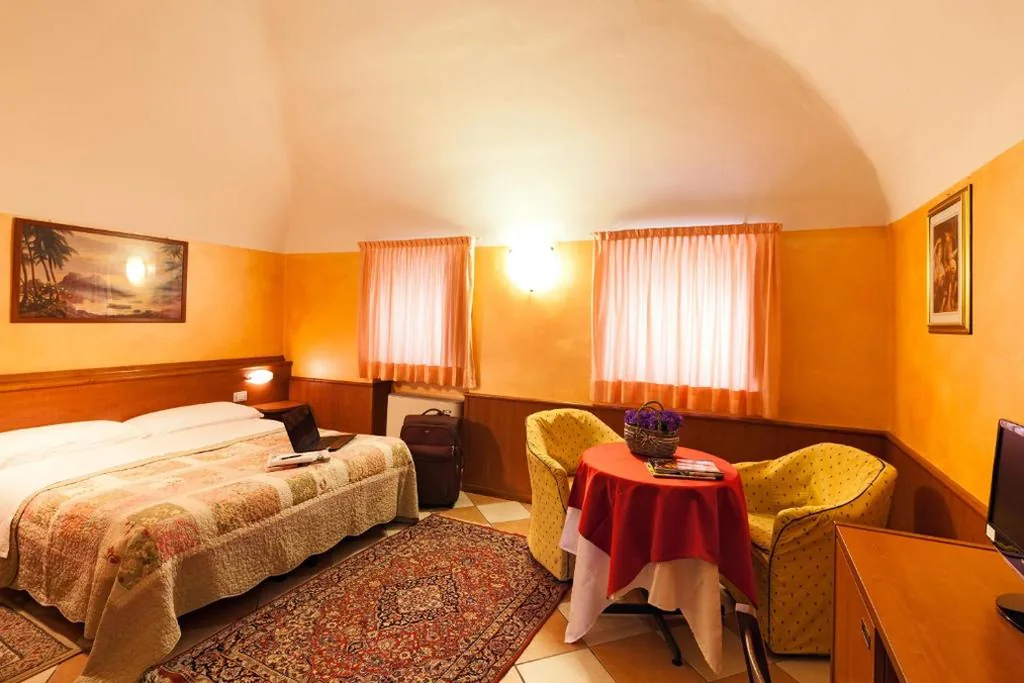 Camera Doppia con Letti Singoli — Hotel Antica Fonte