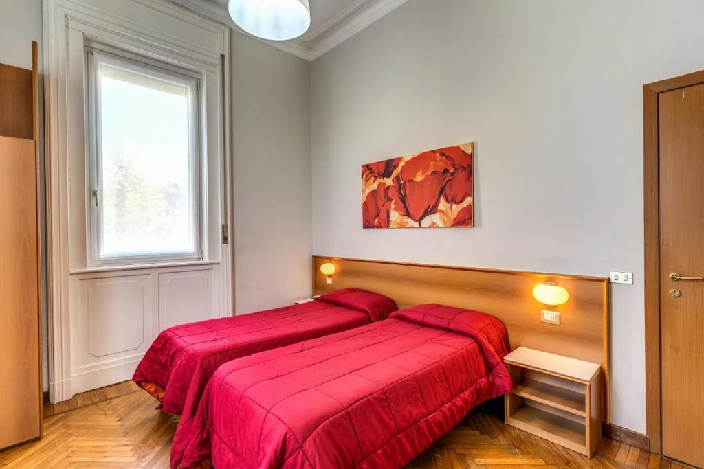 Twin Room — Hotel Apollo