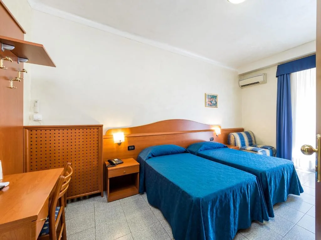 Twin Room — Hotel Aurora