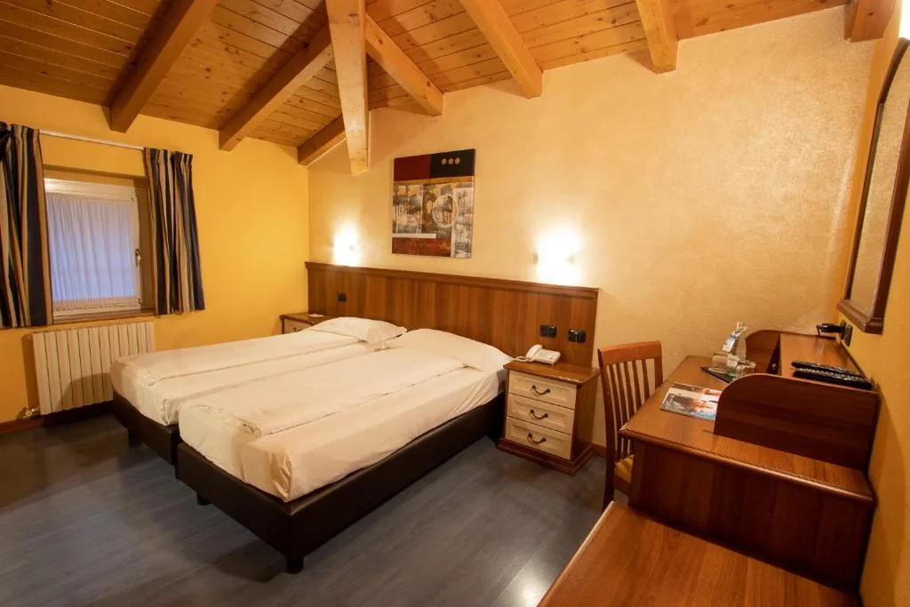 Camera Doppia con Letti Singoli — Hotel Bernina