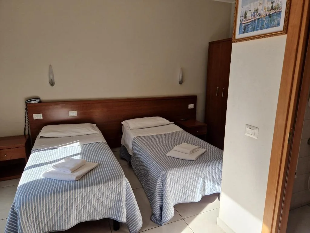 Camera Doppia con Letti Singoli — Hotel Bonola