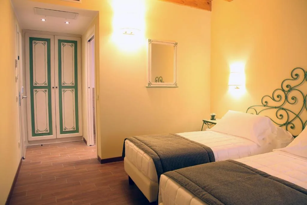 Twin Room — Hotel Borgo Antico