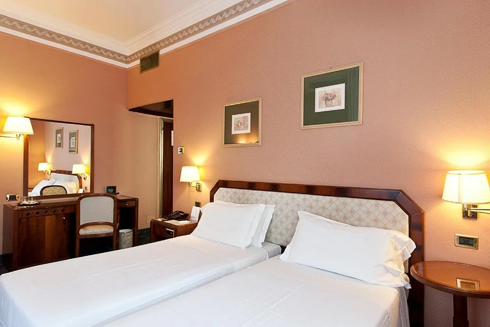 Twin Room — Hotel Bristol
