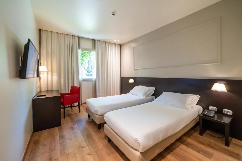 Camera Doppia con Letti Singoli — Hotel Capolago