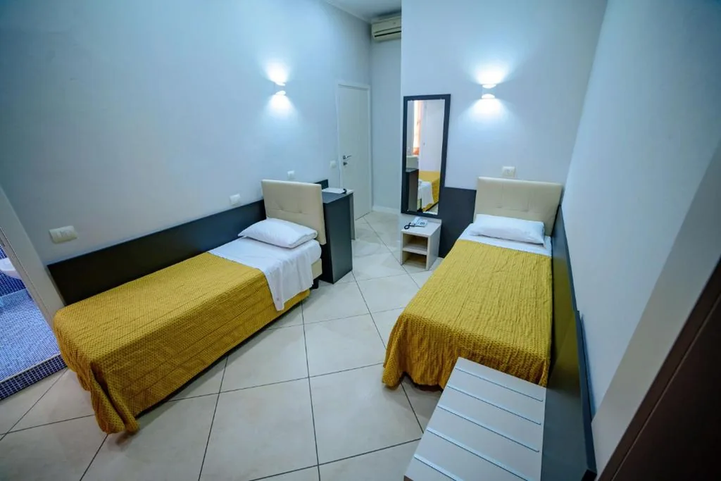 Camera Doppia con Letti Singoli — Hotel Demo’