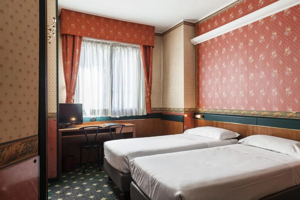 Camera Doppia con Letti Singoli — Hotel Des Etrangers