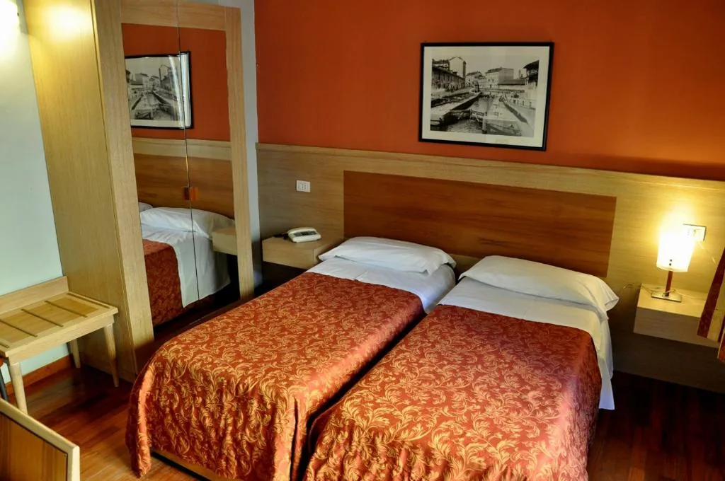 Twin Room — Hotel Dover