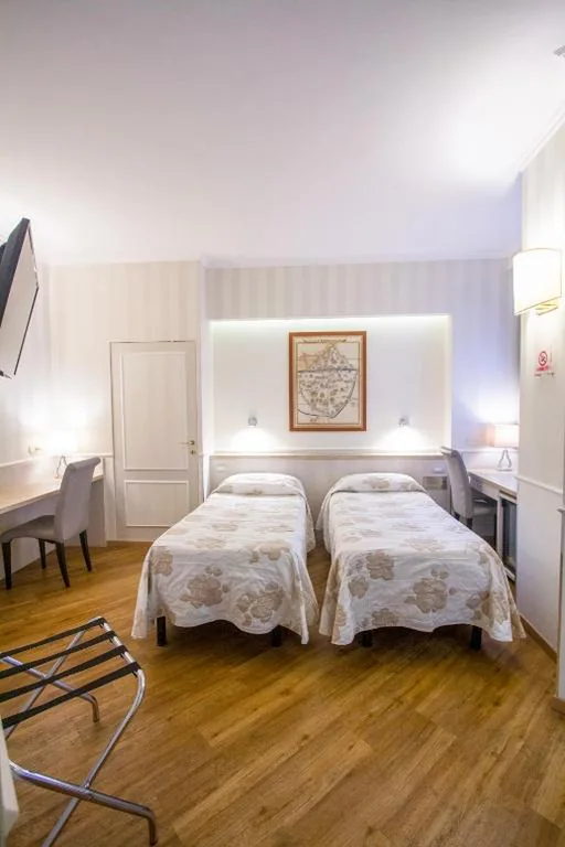 Camera Doppia con Letti Singoli — Hotel Flora