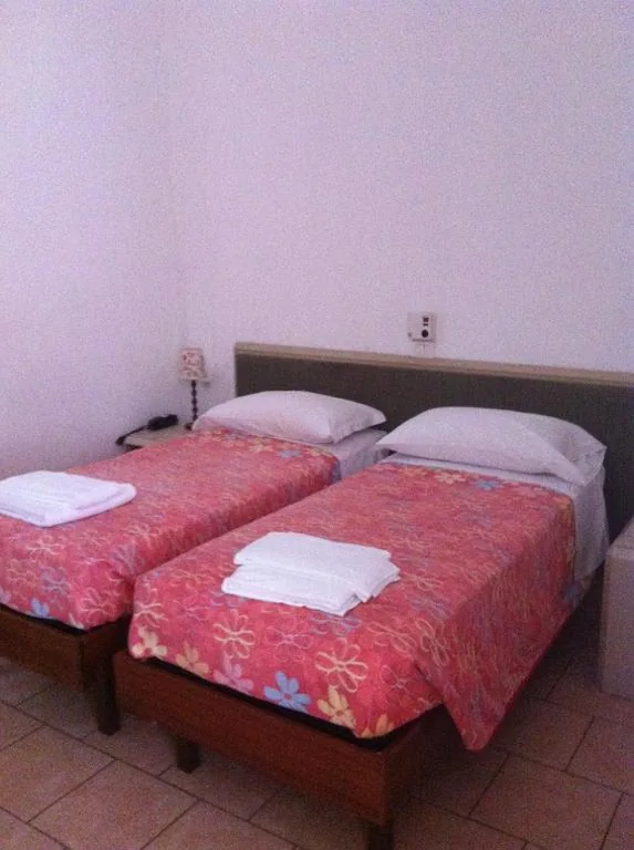 Camera Doppia con Letti Singoli — Hotel Gambara