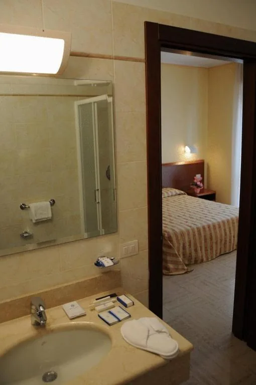Camera Doppia con Letti Singoli — Hotel Industria